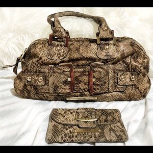 Matching Guess handbag & wallet